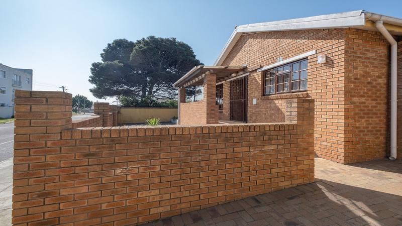4 Bedroom Property for Sale in Cravenby Western Cape